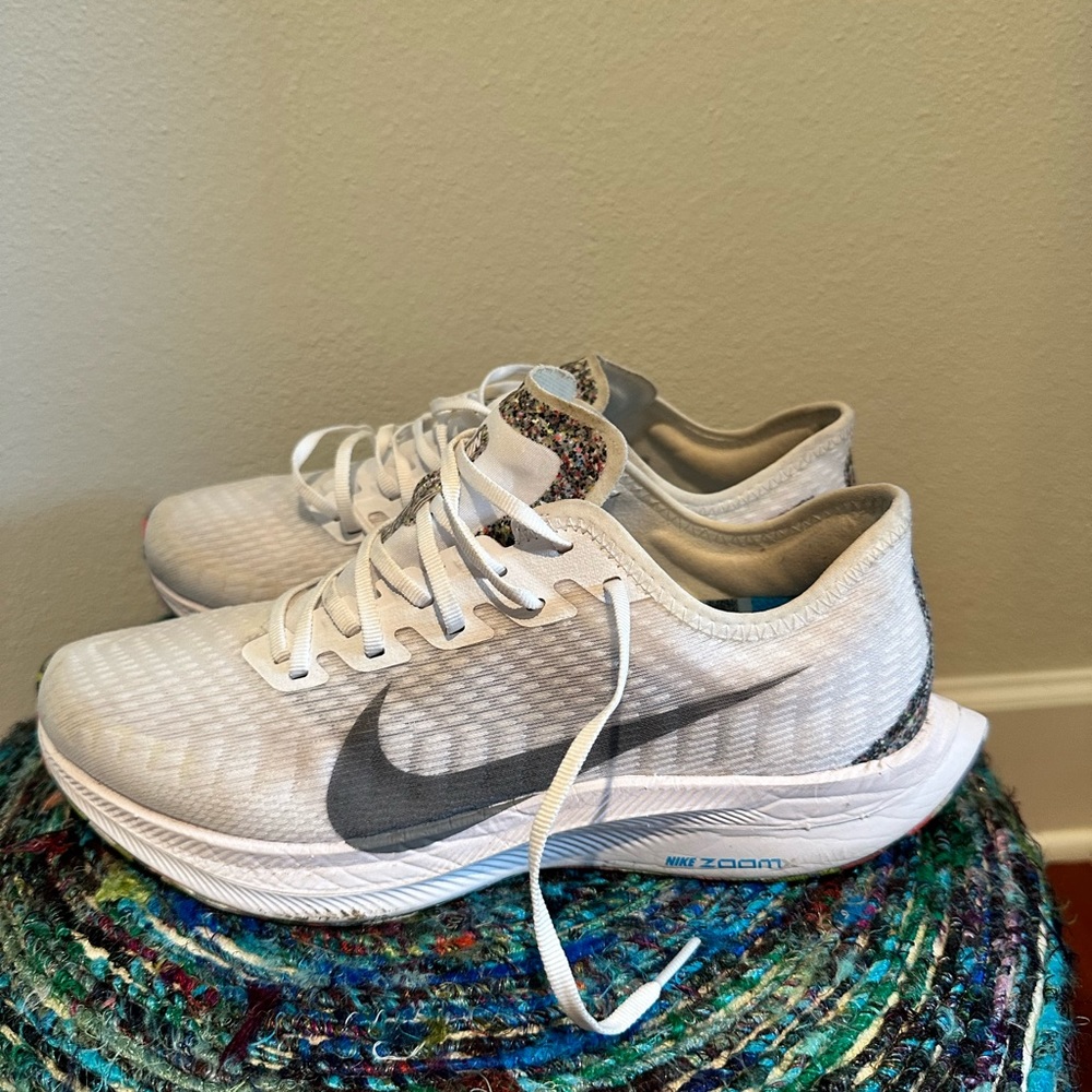 Nike running shoes - Picture 3 of 5